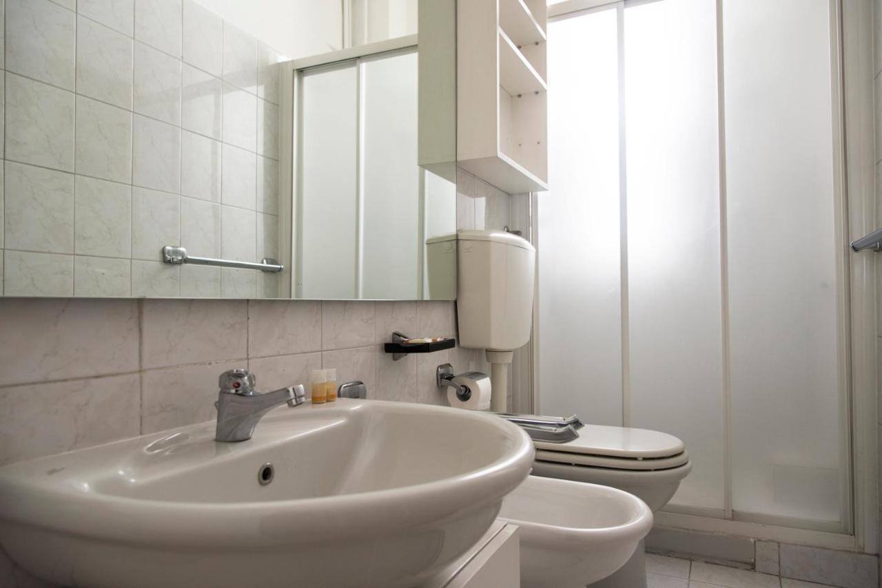 מילאנו Peaceful Court Apartment In Shopping District מראה חיצוני תמונה
